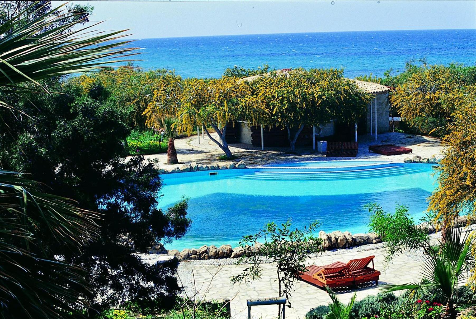 Riviera Beach Bungalows Kyrenia  Exterior foto